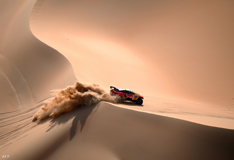 Sebastien Loeb és Fabian Lurquin a szaúd-arábiai Dakar-rali tinzenharmadik szakaszán 2023