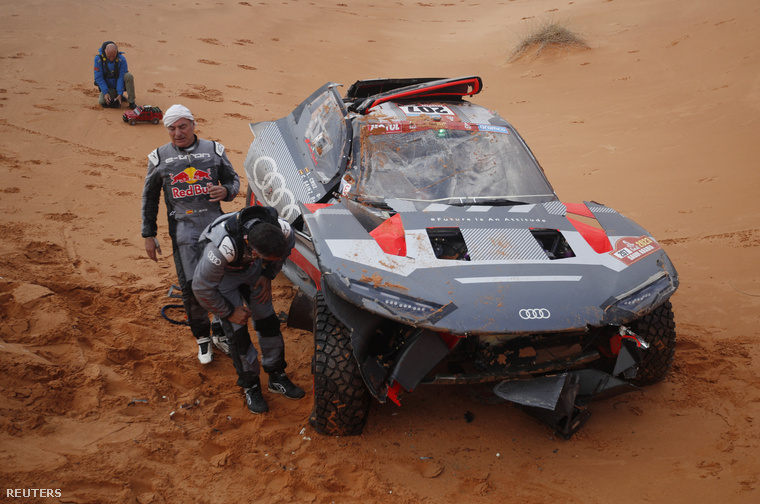 Carlos Sainz és Lucas Cruz baleste a szaúd-arábiai Dakar-rali kilencedik szakaszán 2023