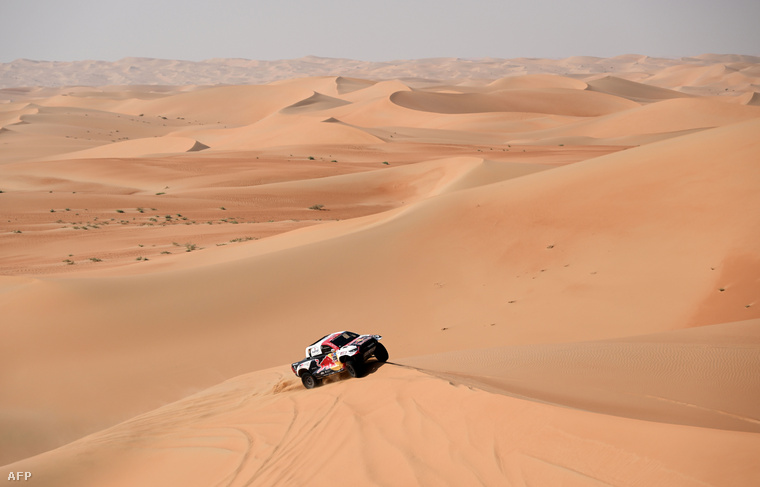 Nasszer al-Attijah és Mathieu Baumel a szaúd-arábiai Dakar-rali tizedik szakaszán 2023
