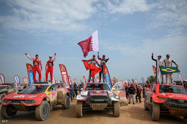 Sebastien Loeb, Fabian Lurquin, Mathieu Baumel, Nasszer al-Attijah, Lucas Moraes és Timo Gottschalk a szaúd-arábiai Dakar-rali céljában 2023