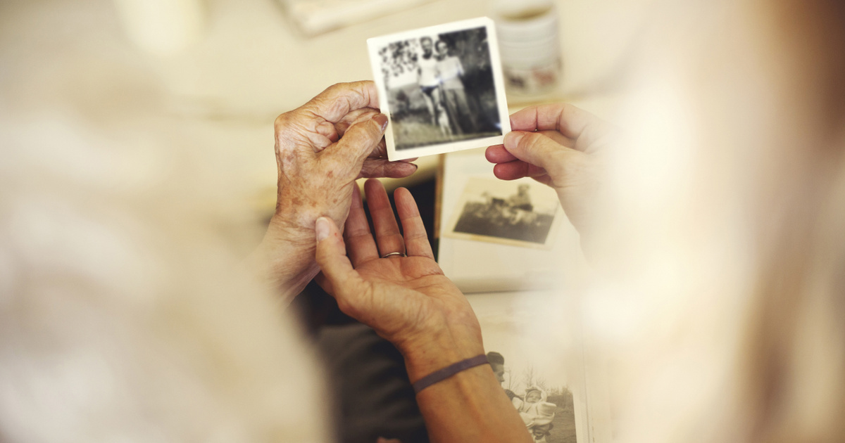 Az Alzheimer-kór az időskori demencia egyik okozója. Jellegzetes tünete, hogy a beteg elveszíti az emlékeit