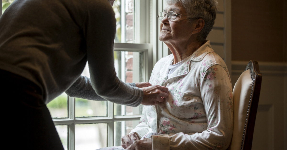 Az Alzheimer előrehaladtával a beteg már nem képes ellátni magát, 24 órás ápolásra szorul