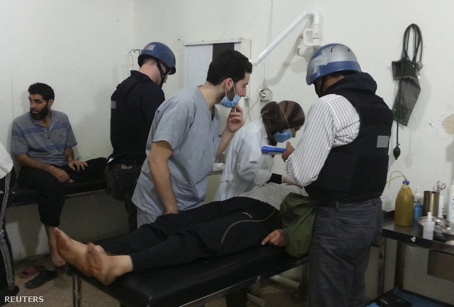 Vegyifegyver-szakértők vizsgálnak egy beteget egy délnyugat damaszkuszi kórházban