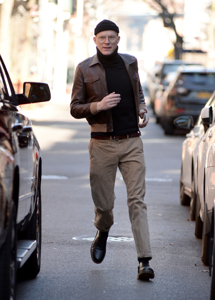 A Bosszúállók sztárját, Paul Bettanyt viszonylag ritkán sikerül lencsevégre kapni, azonban legutóbb ez New York utcáin sikerült a fotósoknak.&nbsp;