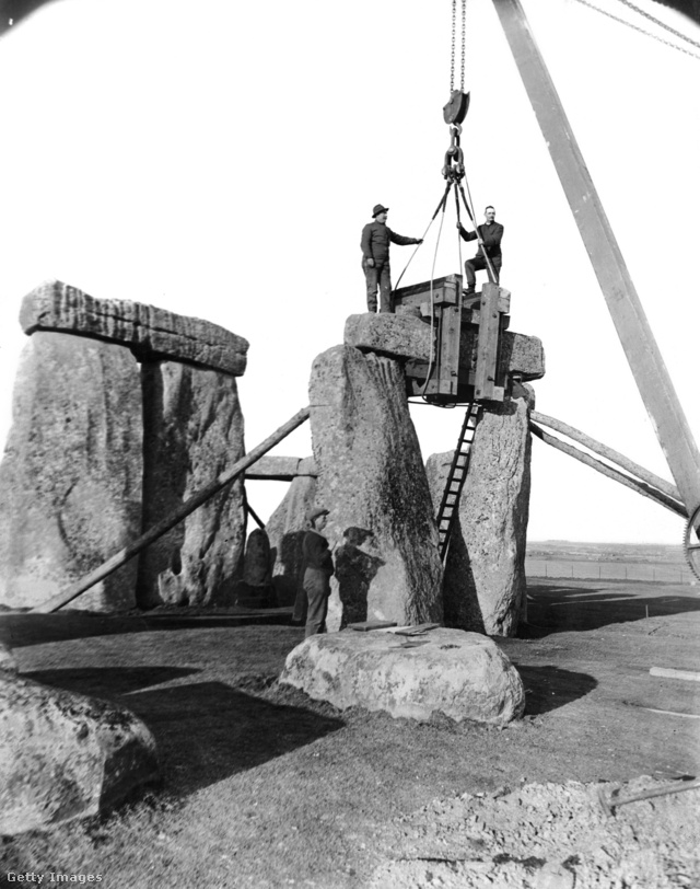 A Stonehenge felújítási munkálatai 1919-ben