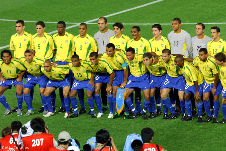 A rendkívül erős 2002-es brazil csapatban nem jutott végül szóhoz Rogério Ceni (felső sor, jobbról a második)