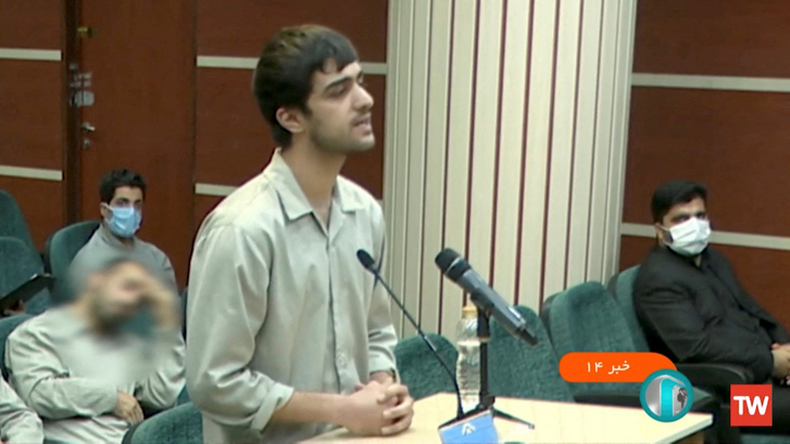 Mohammad-Mehdi Karami beszél a tárgyalóteremben, mielőtt Seyyed Mohammad Hosseinivel együtt kivégezték volna 2022. december 20-án