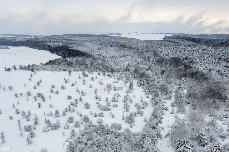 Íme egy drónfelvétel a Medves-fennsíkról, Salgóbánya közelében.