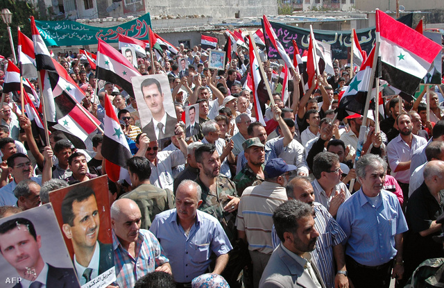 Aszad-párti tüntetés a Szíriai Nemzeti Hírügynökség (SANA) felvételén