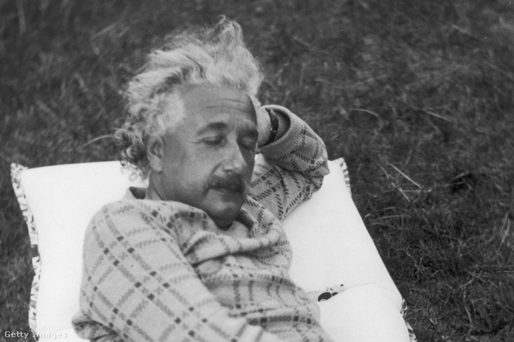 Albert Einstein délutáni pihenőjén 1933 körül