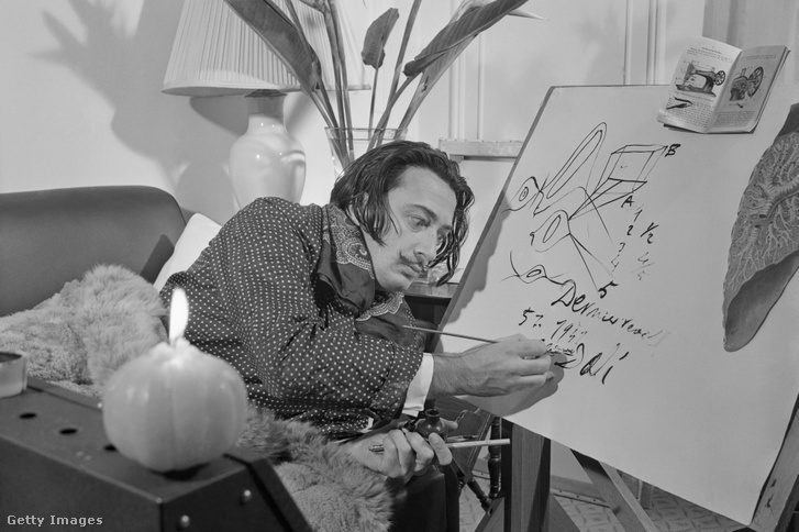 Salvador Dalí felvázolja álmait szunyókálás után 1942 körül