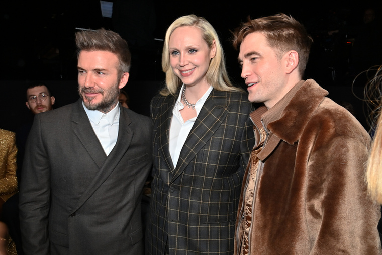 A bemutatón számos sztár tette tiszteletét, köztük David Beckham és Gwendoline Christie, akikkel Pattinson fotózkodott is