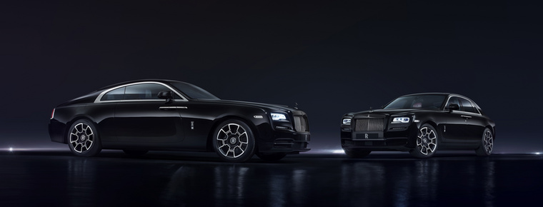 Ami a BMW-nél az M-csomag a fekete opciókkal, az a Rolls-Royce világában a Black Badge, fekete szobrocskával.