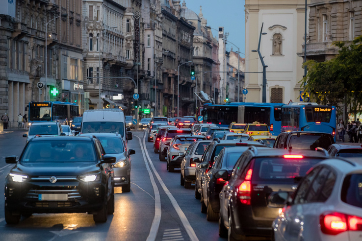 A magyarok harmada kevesebbet autózik az&nbsp;árstop eltörlése óta