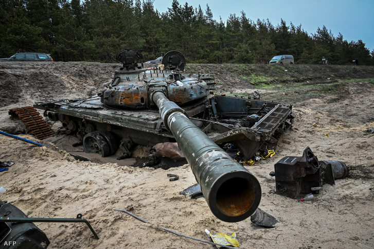 Megsemmisült orosz tank Harkiv régióban 2022. december 15-én