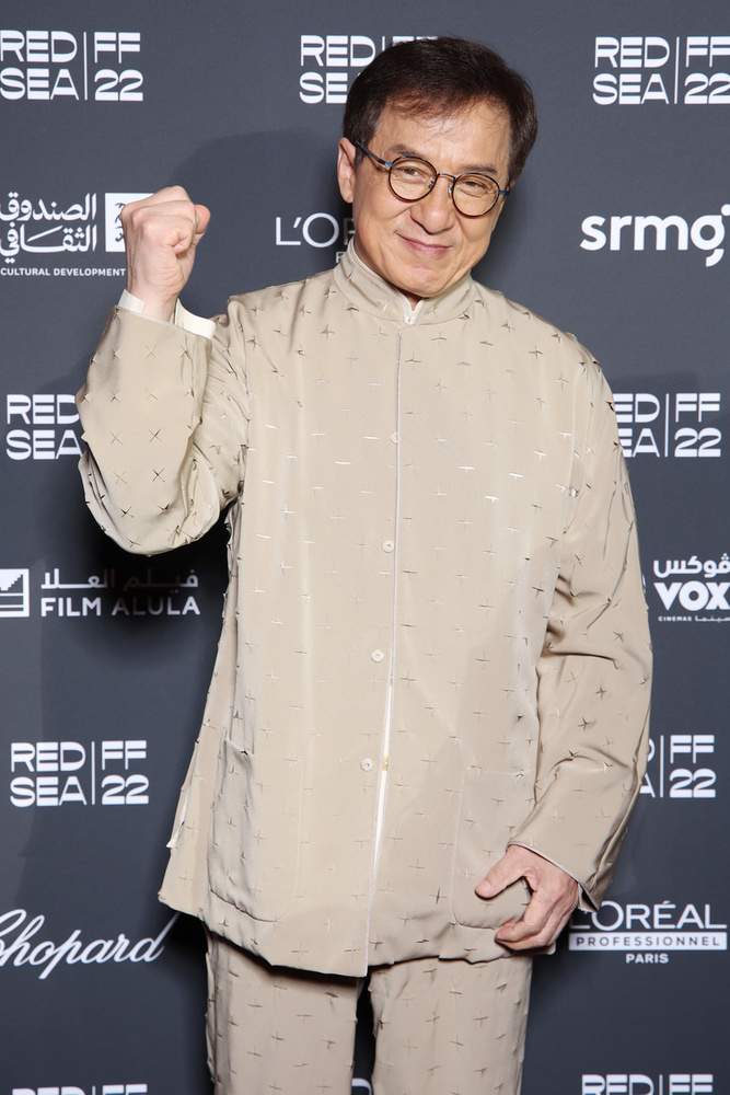 Jackie ChanHasonló véleményen van Jackie Chan is, aki először csak vagyona egy részétől szeretett volna megszabadulni jótékonykodás által, de végül 2012-ben úgy döntött, semmit sem akar örökségnek meghagyni és összes pénzét a rászólóknak szánja