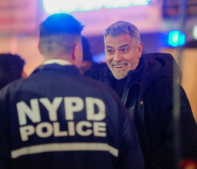 George Clooney a John Watts rendezésében készülő Wolves című filmet forgatja New Yorkban éppen, melyet a jelek szerint nagyon élvez.