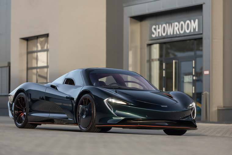 A McLaren Speedtail 403 km/h sebességre képes, és mivel csak 106 példányban készült, most épp 2,367,500 eurót, vagyis 914 millió forintot kértek érte.