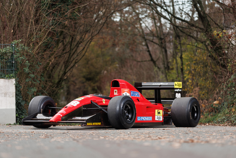 Jean Alesi és Gianni Morbidelli 700 lóerős 1991-es Ferrarija ellenben nem olcsó, hiszen az F643 3,661,250 eurót, vagyis 1,4-milliárd forintot ért.