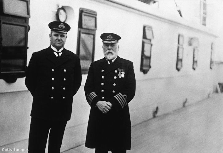 Hugh Walter McElroy és Edward J. Smith kapitány a Titanic fedélzetén