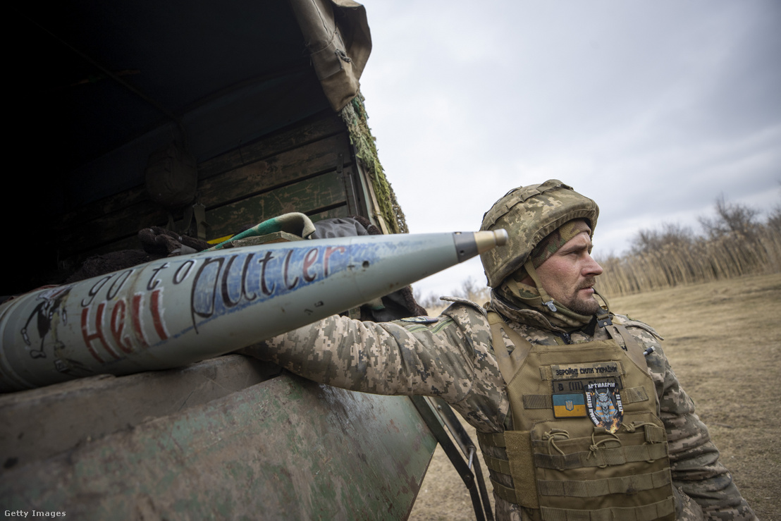 Az ukrán hadsereg egyik katonája a donyecki frontvonalon 2023. január 28-án