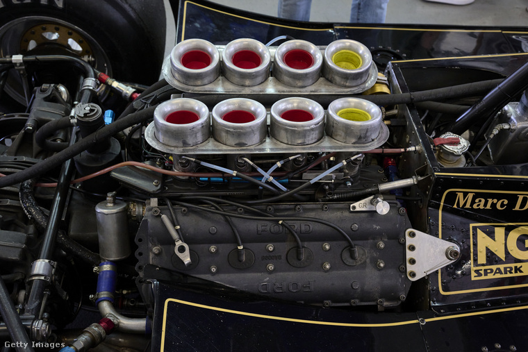 Bónusznak itt a Lotus 78 2993 köbcentis Ford-Cosworth DFV V8-as motorja