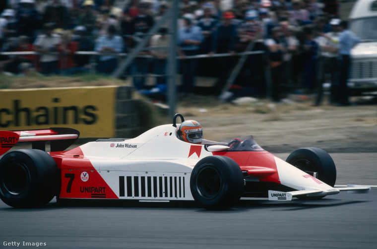 John Watson és a McLaren-Ford ezzel a festéssel is megnyerte az 1981-es Brit Nagydíjat
