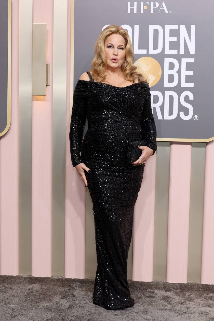 A Golden Globe-on ezt a testhezálló, csillogó fekete Dolc &Gabbana estélyit viselte, ami szabadon hagyta vállait, kiemelte alakját és egy picit a dekoltázsát is.