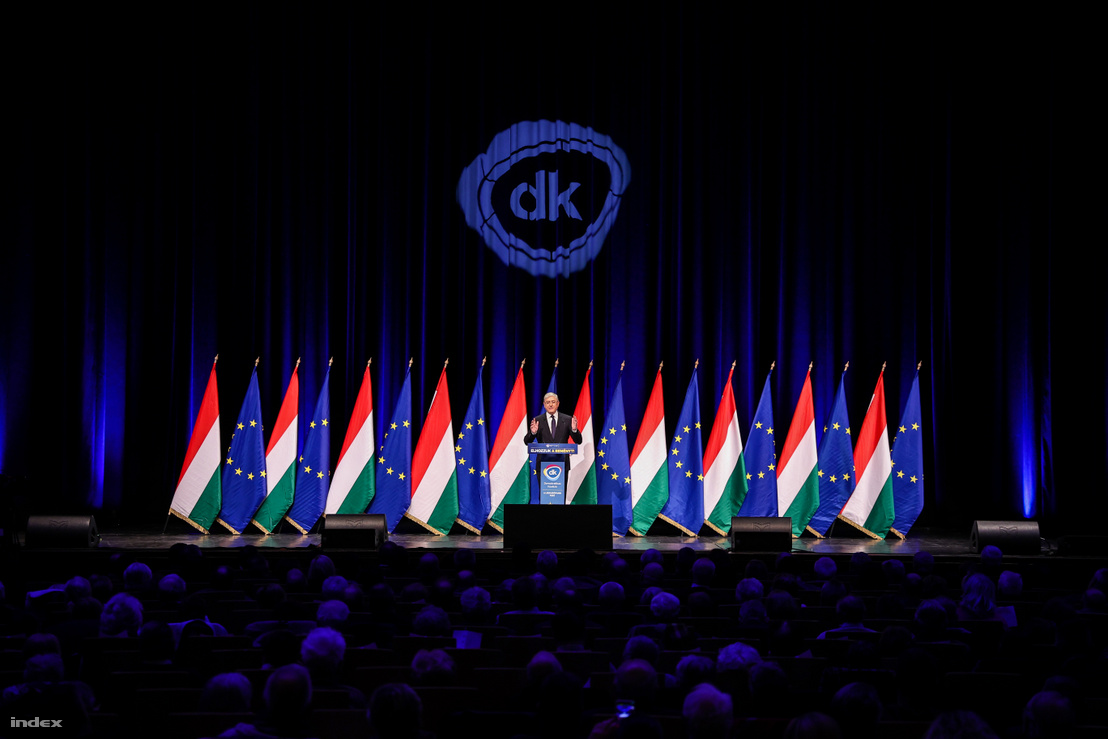 Gyurcsány Ferenc, a Demokratikus Koalíció (DK) elnöke évértékelő beszédet mond pártja tisztújító kongresszusán a Budapest Kongresszusi Központban 2023. február 5-én