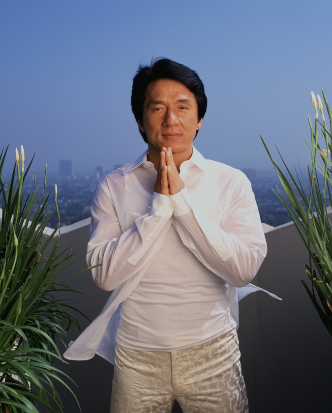 Jackie ChanBár kevesen tudják, de a ma már milliárdos hongkongi vígjáték-akciófilmhős több mint 30 évvel ezelőtt egy erotikus filmben kezdte karrierjét