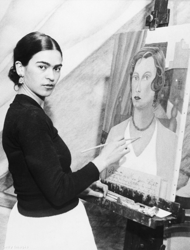 1931: Frida portréfestés közben