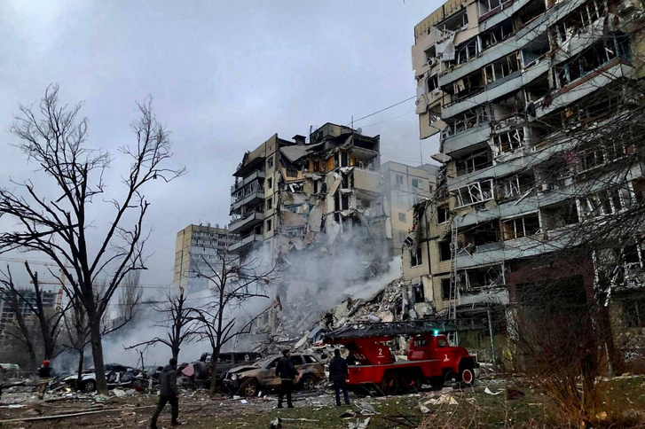 Orosz rakétacsapásban megsérült lakóház Dnyipróban 2023. január 14-én