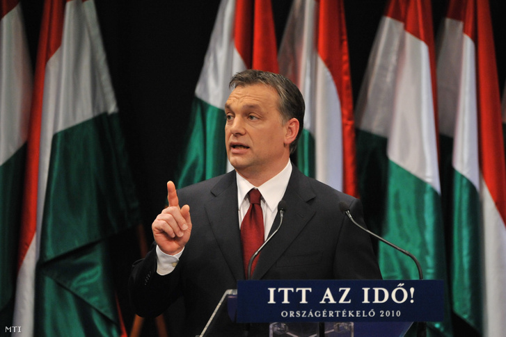 Orbán Viktor, a Fidesz elnöke tartja hagyományos országértékelő beszédét a budapesti Millenáris Park Teátrumban 2010. február 5-én