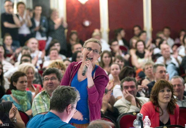 Eszenyi Enikő és a Vígszínház közönsége 2013. májusában, a Színházak Éjszakáján