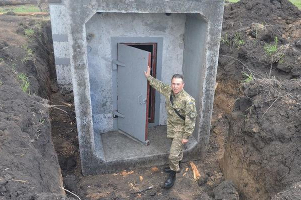 A védelmi vonal építés közben, 2015 elején. Forrás: ukrán védelmi minisztérium sajtószolgálata