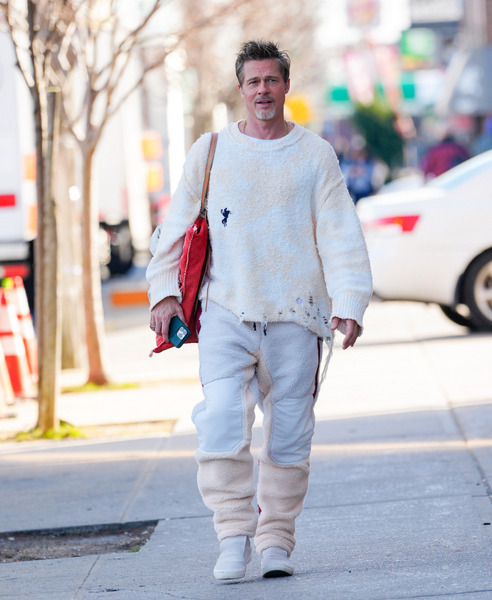 Brad Pitt az utóbbi időben bátran kísérletezik különféle öltözködési stílusokkal