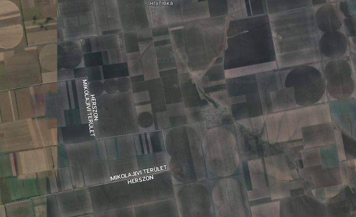 Centrális öntözőrendszerek Dél-Ukrajnában, a Herszoni és a Mikolajivi területek határán (Fotó: Google Maps)