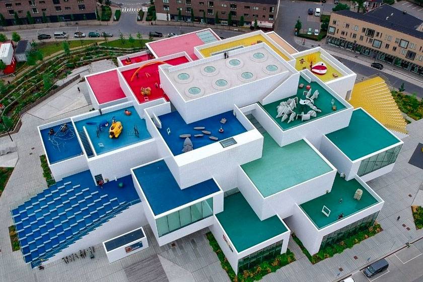 A billundi LEGO House madártávlatból.
