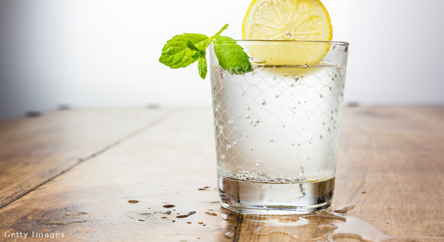 A szénsavas vizeket gyakran citrommal ízesítik