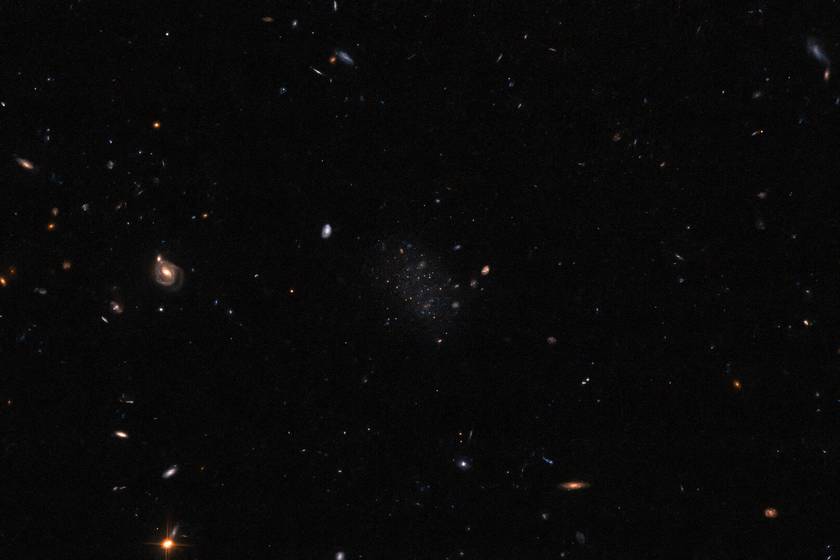 A kép közepén látszik a Donatiello II galaxis.