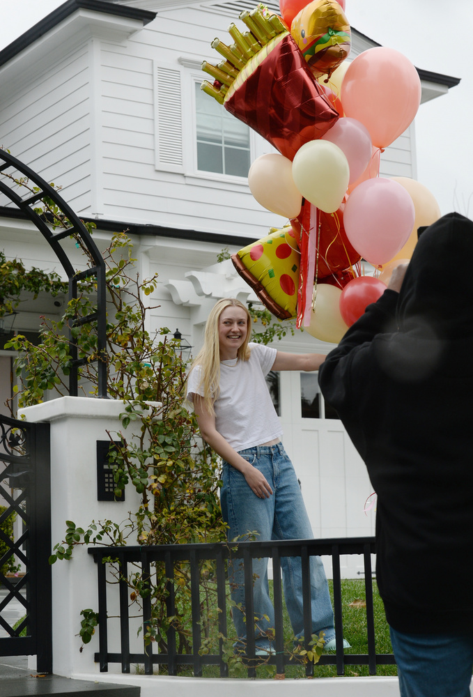 Dakota Fanning egy hatalmas meglepetésre ébredhetett a születésnapján