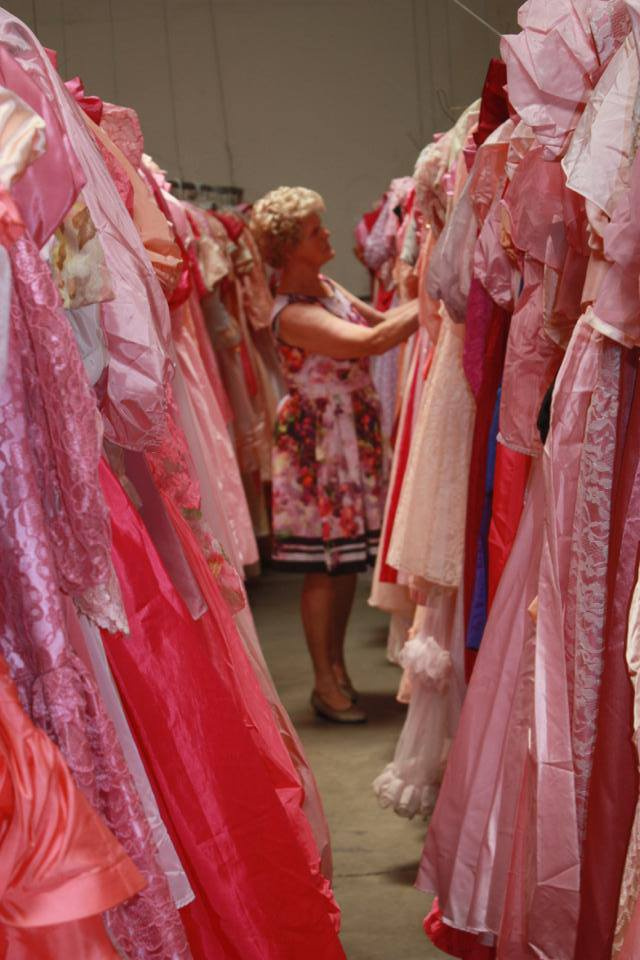 Az 55000 ruha között akad pár tucat rózsaszín darab is