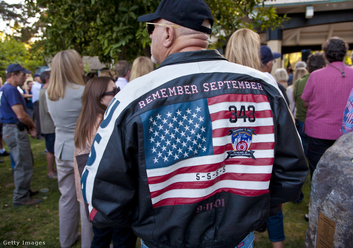 A hétköznapi viselet része lett az amerikai lobogó 2001. szeptember 11. után