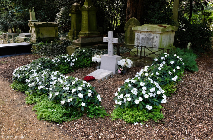 George Michael sírja a londoni Highgate temetőben