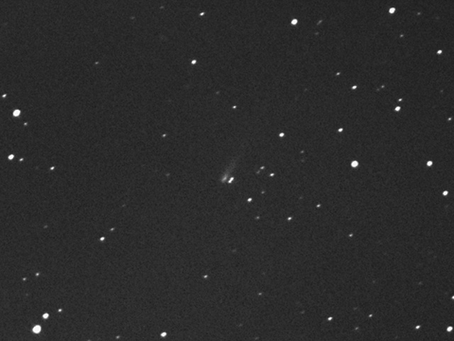 Az ISON-üstökös szeptember 8-án hajnalban Gencsapátiból. A 10 perces felvételt id. és ifj. Szendrői Gábor készítette egy 36 cm-es távcsővel és Canon EOS 300D fényképezőgéppel.