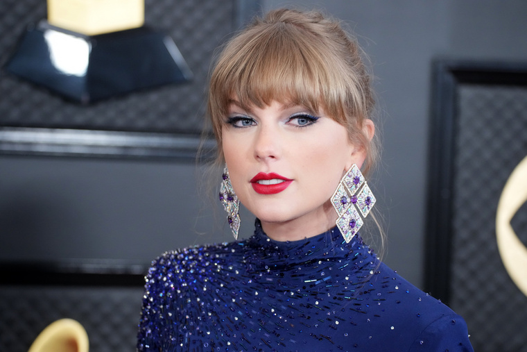 Taylor Swift – 92 millió dollár (33 milliárd forint)A tizenegyszeres Grammy-díjas énekesnő bevételét a lemezeladások, a digitális letöltések, a szerzői jogok, a szinkronizálás és az olyan platformokon való streamelés, mint a Spotify teszik ki