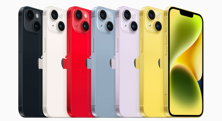 Így mutat az iPhone 14-es mobilok frissített színkínálata, balról jobbra éjfekete, csillagfény, product (RED), kék, lila és sárga színben figyelhetjük meg a mobilokat