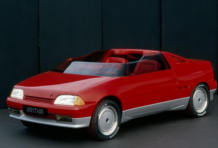 A Citroën formatervezői 1986-ban Párizsban mutatták be Xanthia nevű kétüléses koncepciójukat, aminek semmi köze nem volt az 1993-tól árult Xantiához, az BX utódjához
