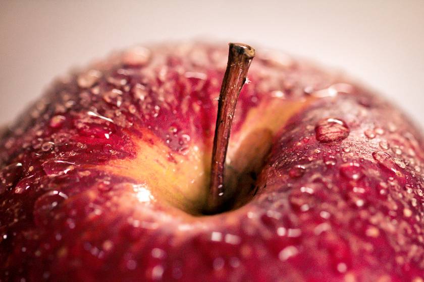 Bármilyen meglepő is, az alma pozitív hatással lehet a női szexuális vágyra. Egy tanulmány során kiderült, azok a nők, akik napi egyet ettek belőle, jobb minőségű szexuális életről számoltak be.
