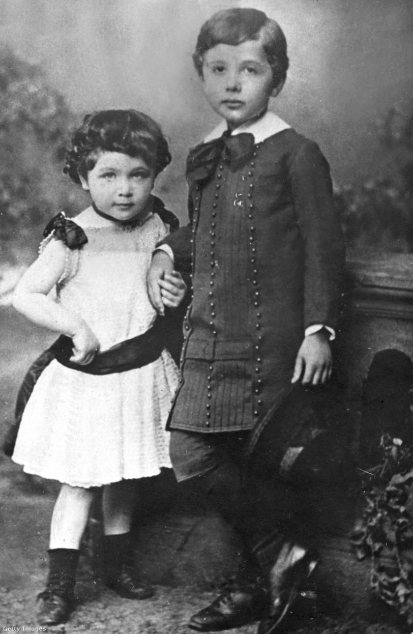 Albert Einstein a húgával 1885 körül.